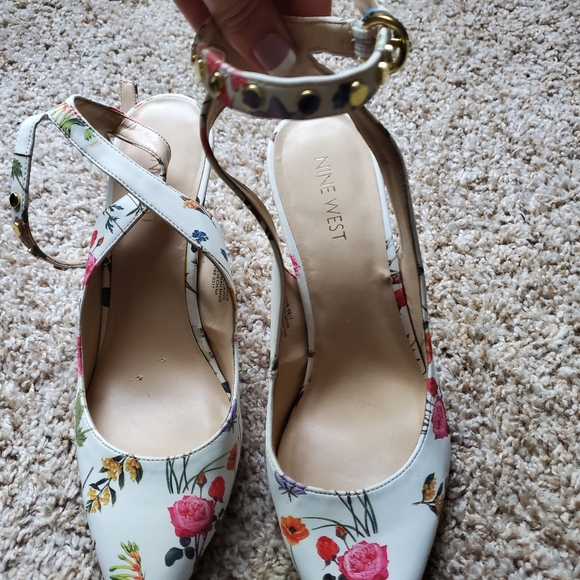 Shoes - Picture 2 of 4